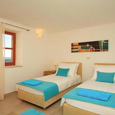 3 Bedroom Lovely In Baredine Feriehus Donje Baredine