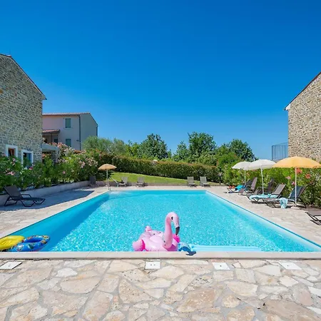 Holiday home 3 Bedroom Lovely In Baredine *