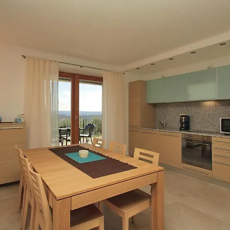 3 Bedroom Lovely In Baredine