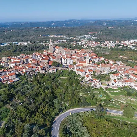 3 Bedroom Lovely In Baredine Holiday home Donje Baredine