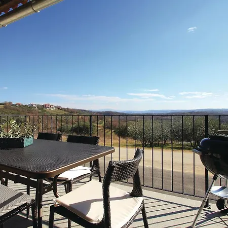 3 Bedroom Lovely In Baredine Donje Baredine