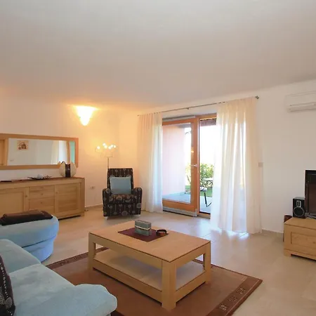 Holiday home 3 Bedroom Lovely In Baredine *