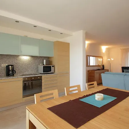3 Bedroom Lovely In Baredine Holiday home Donje Baredine