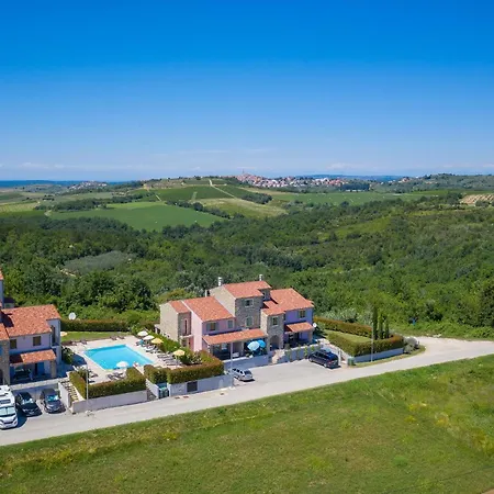 Holiday home 3 Bedroom Lovely In Baredine
