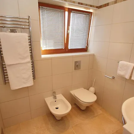 Holiday home 3 Bedroom Lovely In Baredine