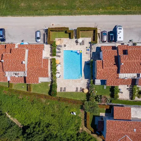 3 Bedroom Lovely In Baredine * Donje Baredine