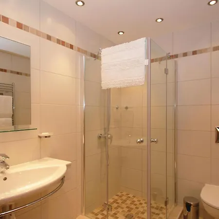 3 Bedroom Lovely In Baredine Holiday home Donje Baredine